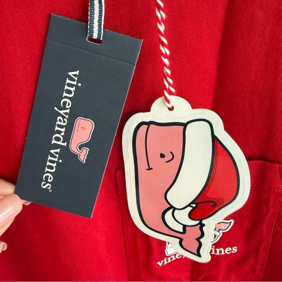 NWT Vineyard Vines Santa Whale Christmas Red Long Sleeve Graphic Pocket Tee - Picture 6 of 10